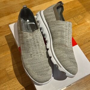 PROPET Women Tan Mixed Travelactiv stretch Wedge Slip On knit Sneaker Shoe 9.5 M